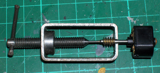 Worm puller device used to remove the worm from the old motor